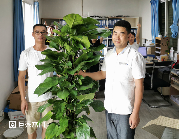 感谢有你，让我们敢于勇往直前——致重庆巨秀木门销售部２